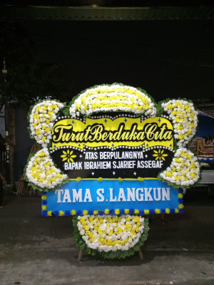 Papan Bunga Duka di Lolomatua