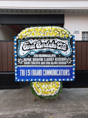 Papan Bunga Duka di Lolomatua